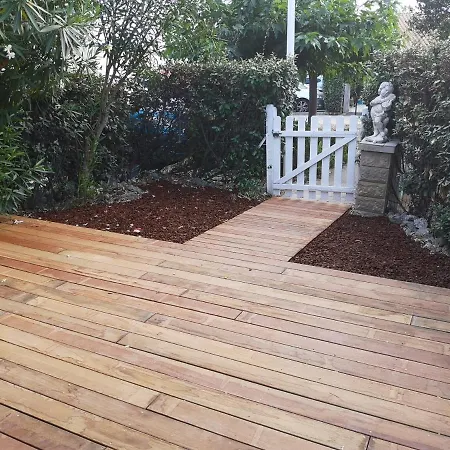 Petit Maison Coquette 50 M2 A 100 M De La