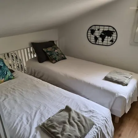 Petit Maison Coquette 50 M2 A 100 M De La