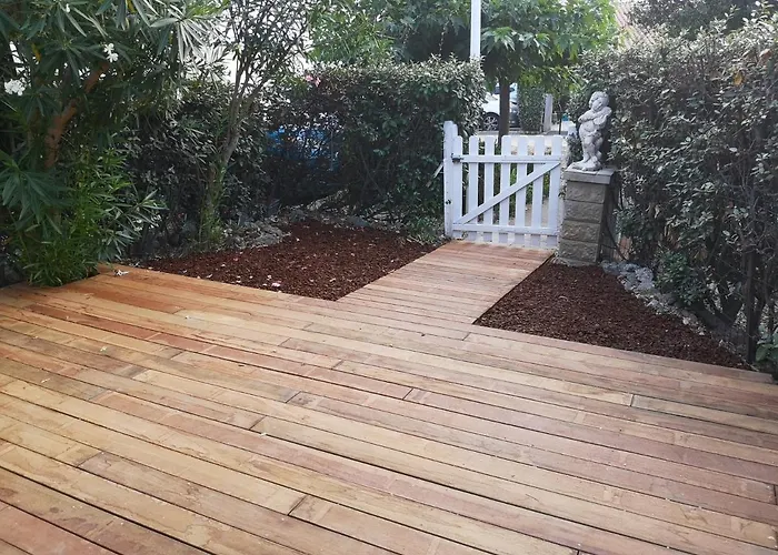 Petit Maison Coquette 50 M2 A 100 M De La